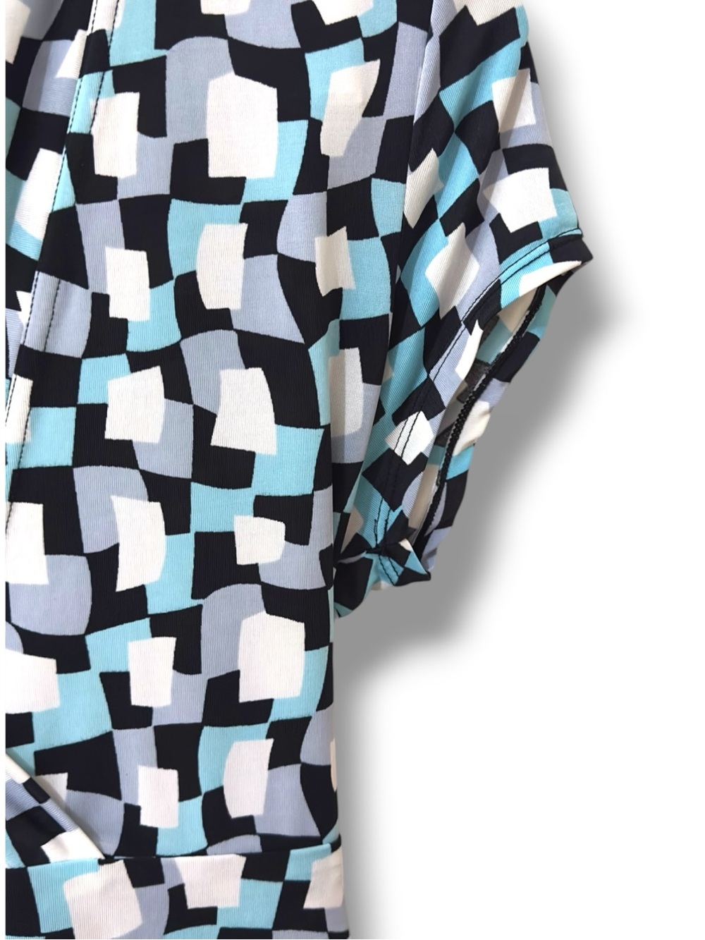 BCBGMaxAzria | EUC Blue White Geometric Print Stretch Wrap Midi Dress (size M) - Picture 6 of 12